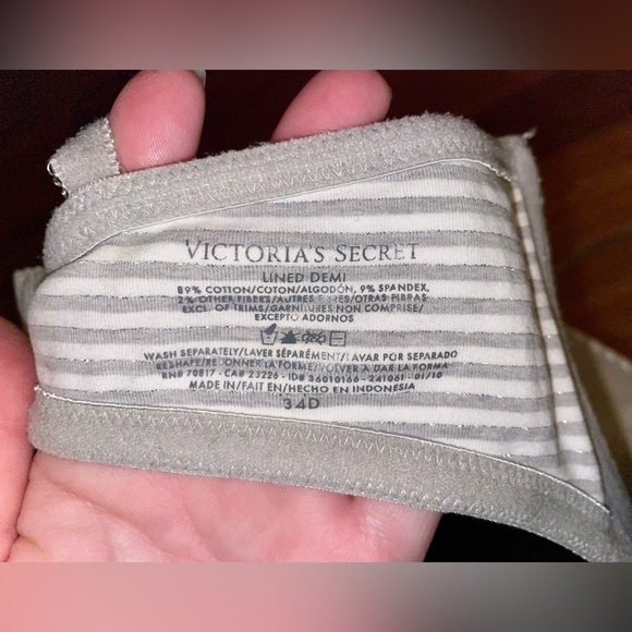 NWOT grey/white striped w shimmery silver body by Victoria secret lined Demi bra - Picture 13 of 16